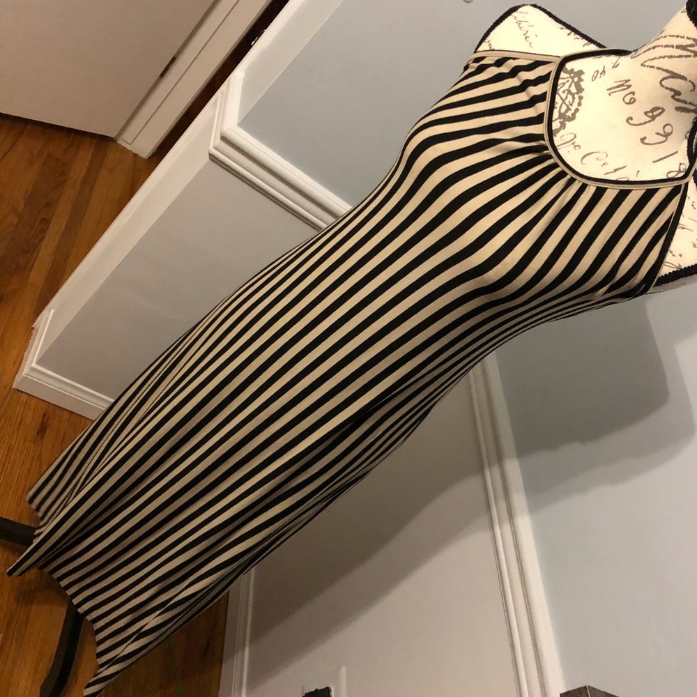 Maxi dress with Black and cream stripes.